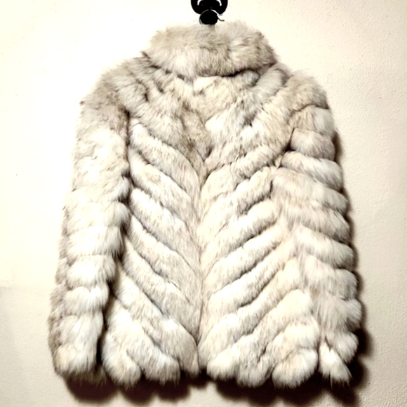 VTG Saga Fox Natural Blue Fox Norway Fur Coat Size Small EUC! - Picture 5 of 16